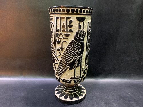 Ancien vase égyptien avec roi