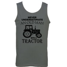 Ne Vieux Homme Avec Tracteur