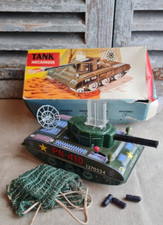 ANCIEN TANK FJ EN TOLE