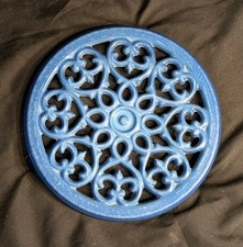 Dessous de Plat en Fonte Émaillée Bleu, Motif Dentelle, Très Bon État, Vintage 
