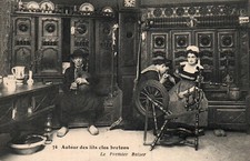 CPA Autour des Lits Clos Bretons - 74. Le Premier Baiser