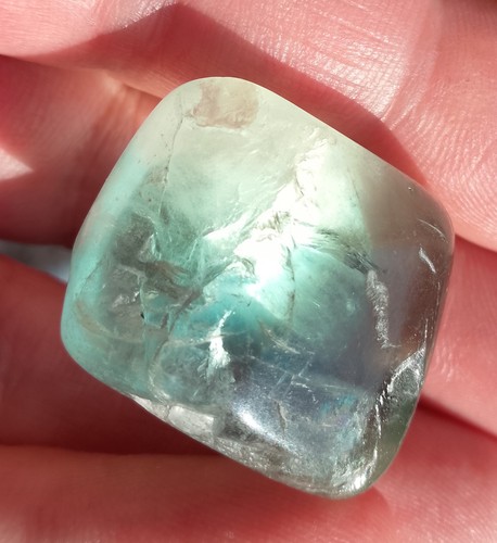 17.93gr 25x21x16mm fluorite