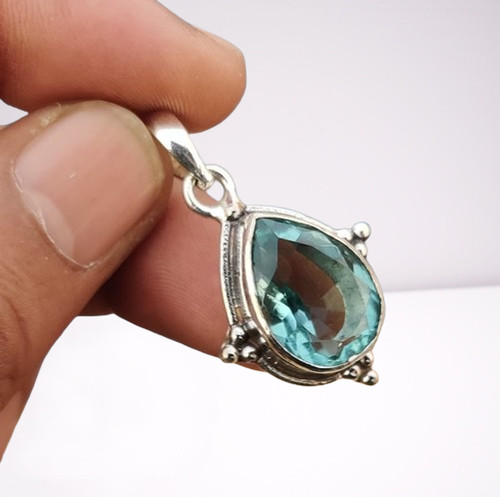 Pendentif pierre précieuse