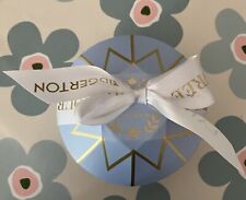 Boîte Ladurée collector La Chronique de Bridgerton Paris France Macarons