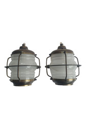 Paire d'appliques murales anciennes style lanterne marine industrielle