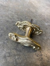 Ancienne poignée de fenetre et sa platine,en bronze