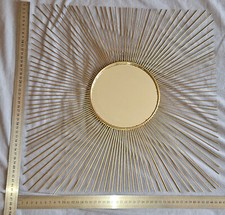 Miroir soleil avec rayons en fer doré de forme carré - Déco moderne