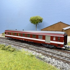 Voiture UIC Y A7D, mixte fourgon/1CL, ex-Le Capitole, bande supérieure blanche, 