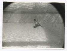 Snapshot Photographie vintage nageur sous l'eau hublot piscine SB289