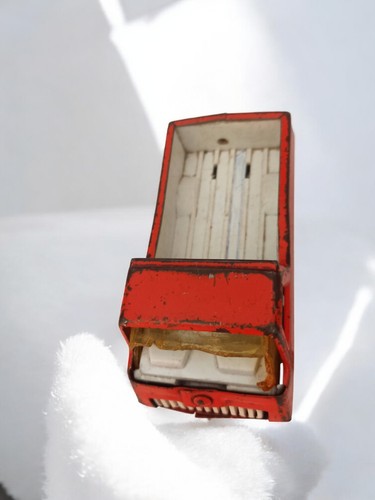 Camion miniature ancien rouge