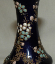 Joli petit vase en faïence