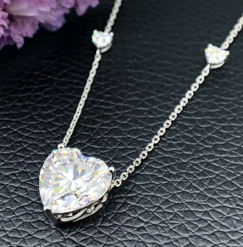 Joli pendentif cœur solitaire