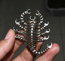 Pendentif d'amulète d'insecte