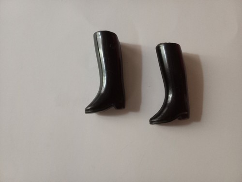Bottes noires poupée mily