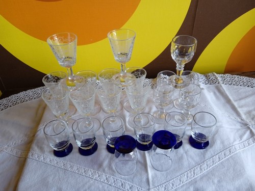Lot petits verres a - petits,