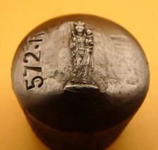 Ancienne matrice /poinçon outil ( A2377) 110g  la vierge et l'enfant