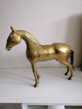 Très grand cheval en laiton