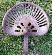 F5 - Siège de tracteur en fonte WALTER A WOOD HOOSICK FALLS USA cast iron seat