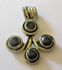 Ancien Pendentif Breton celtique couleur Argent perles émail bijou vintage 5811