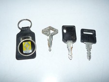 lot 1 ancien porte clé renault + 3 ancienne clé voiture renault / lotus