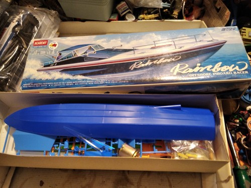 Academy bateau moteur - bateau, À