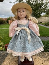 POUPEE EN PORCELAINE MUNDIA   DE 38 CM