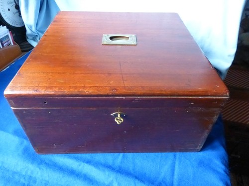 Ancien grand coffret bois