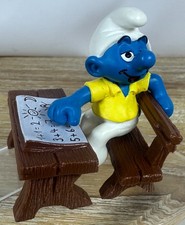 Les Schtroumpfs Schleich 40258 Schtroumpf Écolier Distrait sur Banc d'École