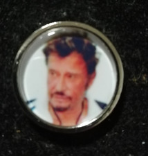 JOHNNY HALLYDAY Pin's pins rond (fond blanc) 