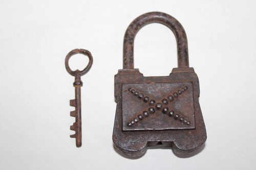 Ancien cadenas xixème art - ,