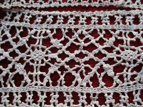 Entre deux dentelle aux - dentelle,