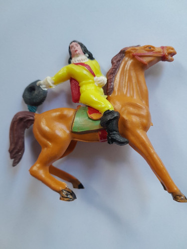 Cavalier cyrnos mousquetaires - cavalier,