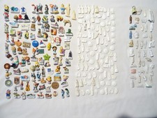 LOT DE 247 FEVES DIVERSES