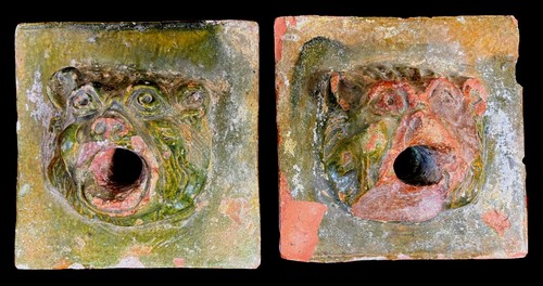 Paire mascarons de - de,