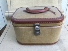 mallette valise de  toilette voyage vintage ancien accessoire d’époque