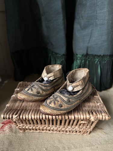 Chaussures bébé anciennes - chaussures, en