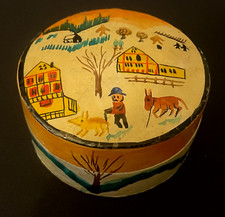 JOLIE PETITE BOITE RONDE EN CARTON BOUILLI PEINT A LA MAIN - DECOR CHAMPETRE