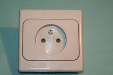 Legrand diplomat Prise 2p sans