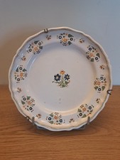 Moustiers , Assiette de table