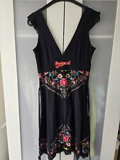 DESIGUAL Robe noire col en V à bretelles avec dentelle noire Taille M