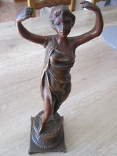 ancienne statuette  danseuse  en régule même le socle est en régule belle patine