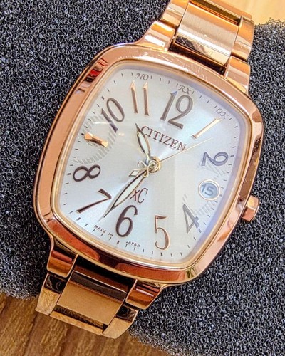 Montre solaire carrée - , citizen