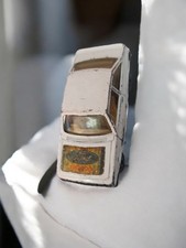 Véhicule miniature ancien