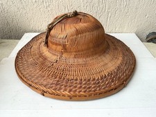 Ancien chapeau vietnamien en rotin tressé