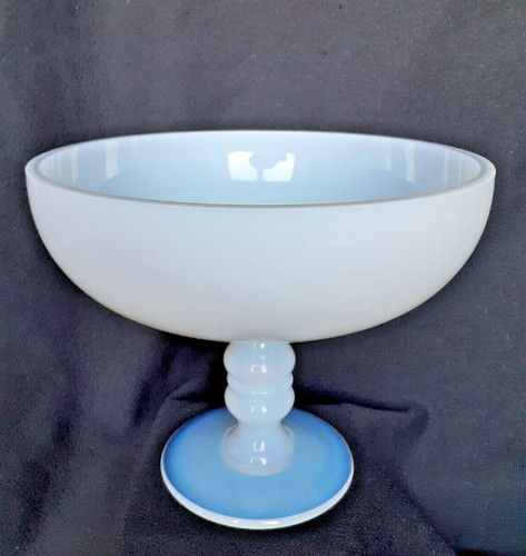 Coupe sur piédouche - , en