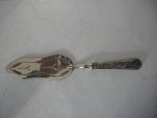 Pelle à tarte en métal