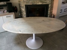 Table en marbre rose du Portugal , ovale, pied forme tulipe , neuve  101X172x78