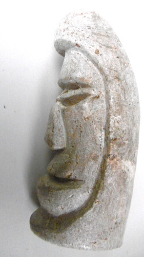 Tete tiki sculptée - sculptée, pierre