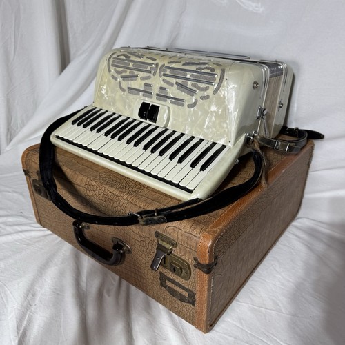 Vtg universal pearl white - vtg,