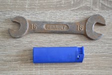 Ancienne Clé Plate RENAULT 16 / 18 (Outil de voiture ancienne)